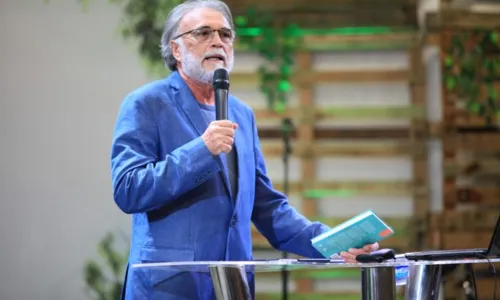 
                                        
                                            Pastor Estevam é investigado por campanha para Bolsonaro em igreja
                                        
                                        