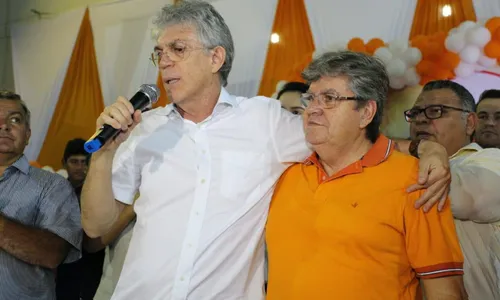 
                                        
                                            Ricardo e João se reúnem com equipe de Bolsonaro em Brasília
                                        
                                        