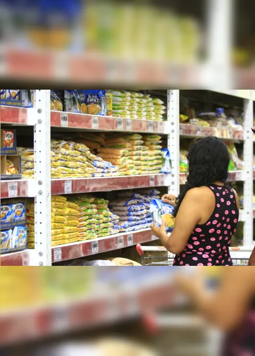 
                                        
                                            Gôndolas de supermercados e padarias terão que ter informação em braile
                                        
                                        