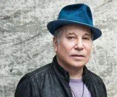 Paul Simon é um homem velho relendo canções em grande CD