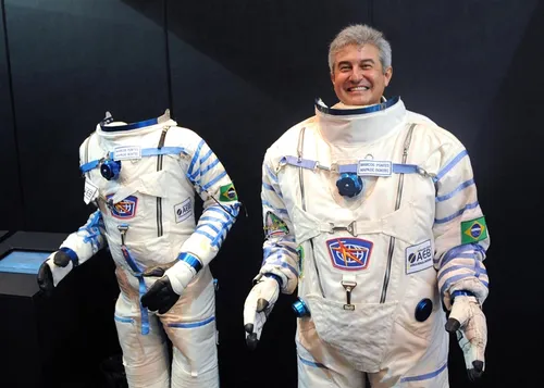 
				
					Bolsonaro confirma astronauta Marcos Pontes no ministério da Ciência e Tecnologia
				
				