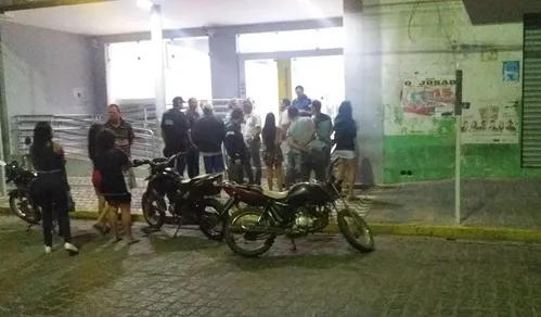 
				
					Grupo explode banco e agência dos Correios em Serra Branca
				
				