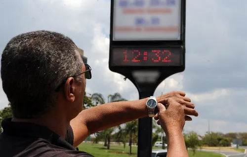 
				
					Fim do horário de verão altera rotina de serviços na Paraíba
				
				