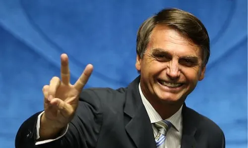 
                                        
                                            Na propaganda eleitoral, Bolsonaro critica PT e mostra família
                                        
                                        