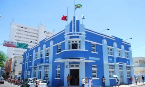 
                                        
                                            Prefeitura de Patos demite 789 servidores e espera economizar R$ 1 milhão por mês
                                        
                                        