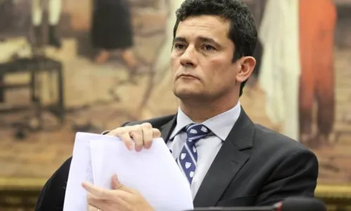 
                                        
                                            Moro diz que refletirá sobre convite para compor equipe de Bolsonaro
                                        
                                        