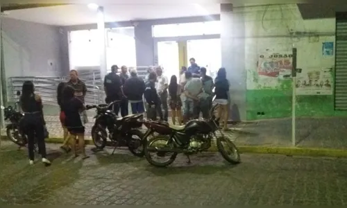 
				
					Grupo explode banco e agência dos Correios em Serra Branca
				
				