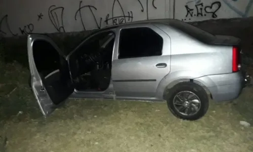 
				
					Loja de baterias é arrombada por grupo com carro em marcha ré
				
				