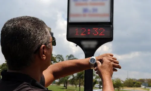 
                                        
                                            Fim do horário de verão altera rotina de serviços na Paraíba
                                        
                                        