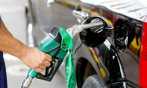 
                                        
                                            Subsídio chega ao fim e diesel sobe 2,5% nas refinarias nesta terça-feira
                                        
                                        