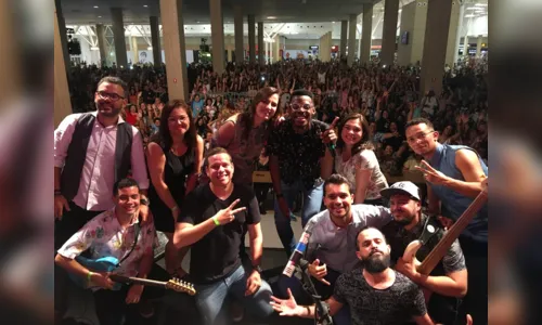 
				
					Kevin Ndjana reúne mais de 5 mil pessoas no pocket show do The Voice Brasil
				
				
