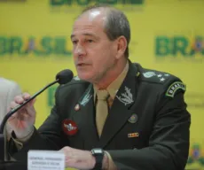Bolsonaro anuncia general assessor do presidente do STF como ministro da Defesa