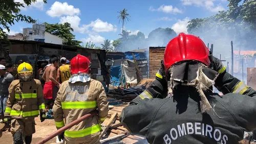 
				
					Incêndio destrói barracos em comunidade de João Pessoa
				
				