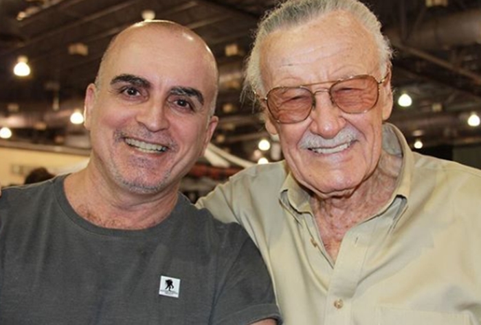 
				
					'Sem ele, eu estaria fazendo outra coisa', diz Mike Deodato sobre Stan Lee
				
				