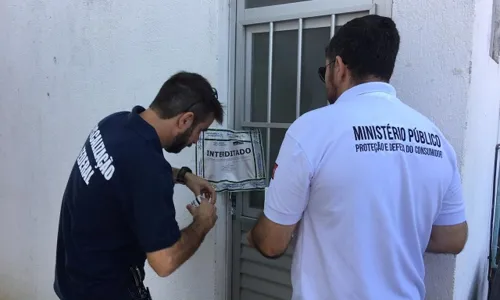 
                                        
                                            Operação fecha 7 fábricas de água natural e prende 4 pessoas na Paraíba
                                        
                                        