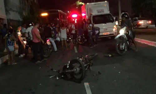 
                                        
                                            Homem e criança morrem após acidente entre moto e caminhão em João Pessoa
                                        
                                        