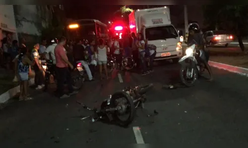 
				
					Homem e criança morrem após acidente entre moto e caminhão em João Pessoa
				
				