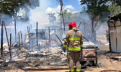 
                                        
                                            Incêndio destrói barracos em comunidade de João Pessoa
                                        
                                        