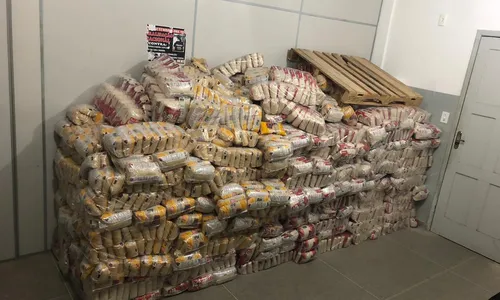 
                                        
                                            Sete toneladas de alimentos roubados são encontrados em galpão em Campina Grande
                                        
                                        