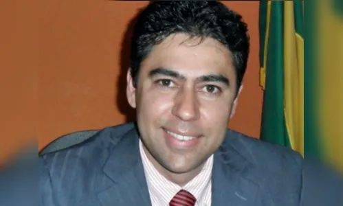 
				
					Ex-prefeito de Baraúna é morto pelo pai após ser confundido com assaltante
				
				