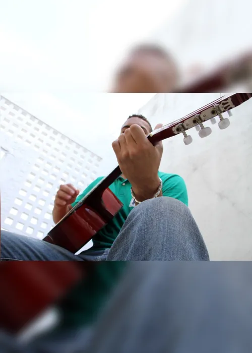 
                                        
                                            UFPB tem quase 100 vagas para curso gratuito de violão; veja edital
                                        
                                        