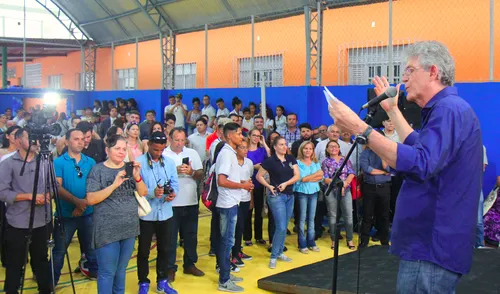 
				
					Governador vê crueldade em propostas de Bolsonaro e critica liberação de armas
				
				