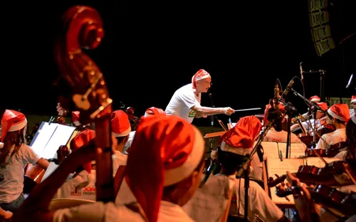 
				
					Concerto de Natal de João Pessoa une Orquestra Sinfônica e crianças musicistas
				
				