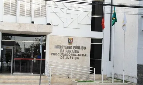 
                                        
                                            MP quer derrubar lei que aumentou salário de prefeito, vice, secretários e vereadores na Paraíba
                                        
                                        