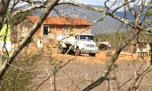 
                                        
                                            Governo da Paraíba decreta situação de emergência em 46 municípios por causa da estiagem
                                        
                                        