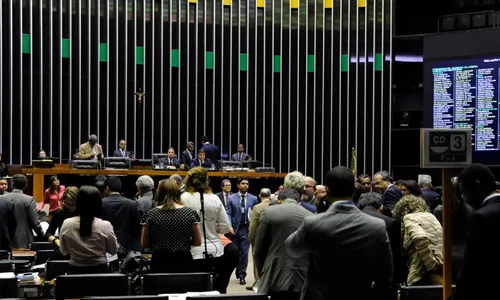 
                                        
                                            Congresso aprova salário mínimo de R$ 1.006 para 2019
                                        
                                        