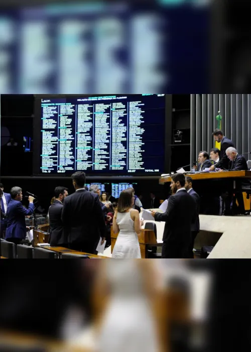 
                                        
                                            Câmara libera municípios a estourar limite de gastos com pessoal
                                        
                                        