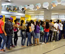 Justiça manda banco pagar R$ 300 mil em multas por descumprir lei da fila