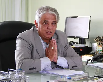 Ex-secretário Cláudio Lima é denunciado por contratar empresa de assessor