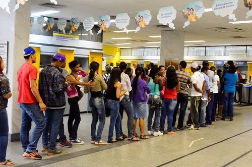 
				
					Justiça manda banco pagar R$ 300 mil em multas por descumprir lei da fila
				
				