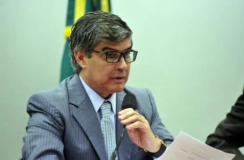 
				
					Na mira da imprensa nacional, deputado lidera gastos com 'Cotão' na bancada paraibana em 2022
				
				