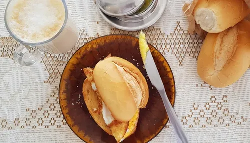 
				
					Gastronomia: 'O pão com ovo de mainha' e memórias que só a comida é capaz de evocar
				
				