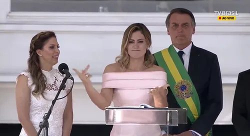 
				
					Bolsonaro toma posse como presidente e promete: 'Brasil voltará a ser um país livre'
				
				