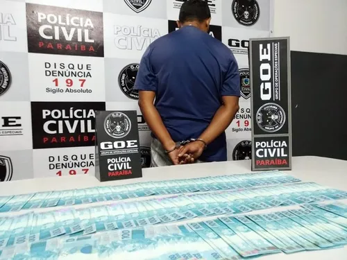 
				
					Ex-policial militar é preso com R$ 10 mil em notas falsas em João Pessoa
				
				