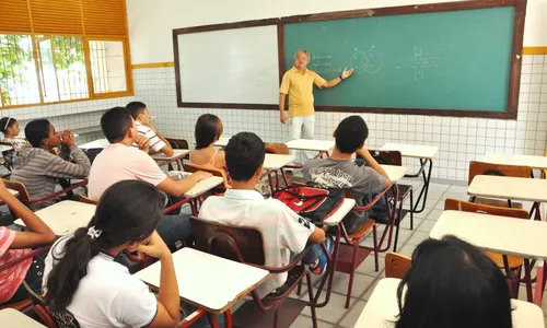 
                                        
                                            Mais de 25 mil professores do Estado vão ter reajuste salarial de 4,1% a partir de janeiro
                                        
                                        