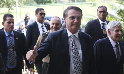 
                                        
                                            Bolsonaro defende aposentadoria aos 62 anos para homens e 57 para mulheres
                                        
                                        