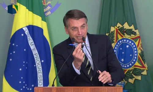 
				
					Pacote anticrime é sancionado por Bolsonaro com vetos e críticas de Moro
				
				