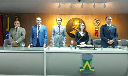 
                                        
                                            Ivonete assume presidência para novo biênio sem presença de 3 membros da mesa
                                        
                                        