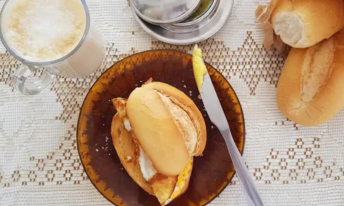 
                                        
                                            Gastronomia: 'O pão com ovo de mainha' e memórias que só a comida é capaz de evocar
                                        
                                        