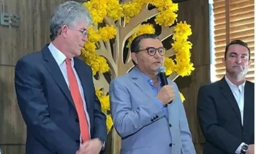 
                                        
                                            Ricardo Coutinho toma posse na presidência da fundação do PSB
                                        
                                        