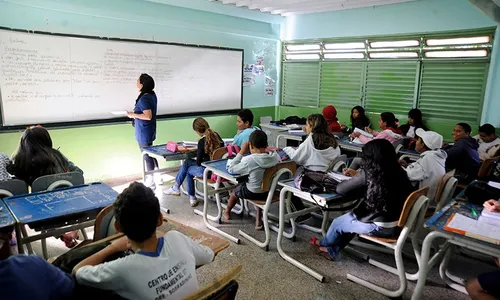 
                                        
                                            Mais de 30 mil alunos da rede pública da PB não têm o nome do pai no registro
                                        
                                        