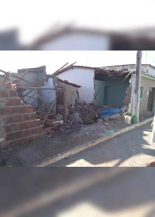 
                                        
                                            Casas e parede de restaurante são destruídas por batidas de carros em CG e Boqueirão
                                        
                                        
