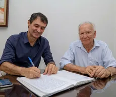 Romero anuncia licença e Enivaldo vai assumir prefeitura de Campina Grande