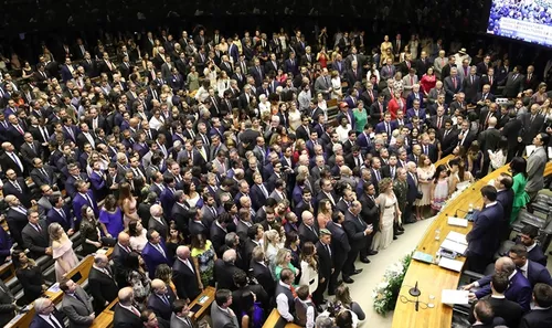 
				
					Três blocos se formam para buscar espaço nas comissões da Câmara dos Deputados
				
				