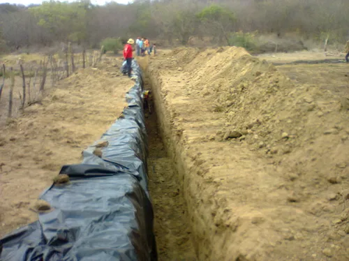 
				
					Pequeno produtor usa barragem subterrânea para ampliar atividade agropecuária
				
				