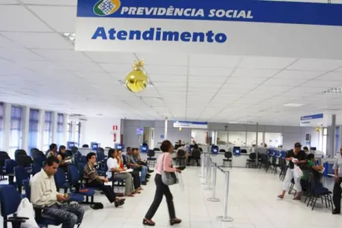 
				
					INSS restringe atendimento ao público até às 13h e limita acompanhante
				
				